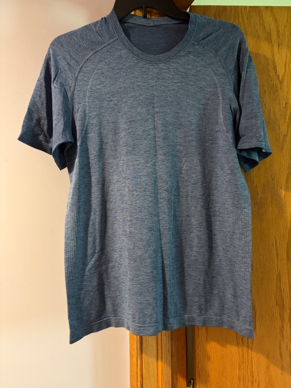 Lululemon Men's Blue Stretch Performance metal vent tech